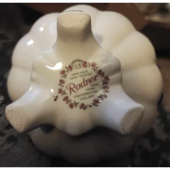 Bone China Pansys in 3 Footed Bowl Hand Made and Painted from Radnor - Picture 4 of 9